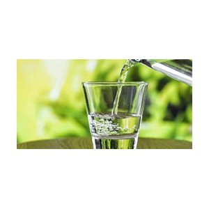 Carafe et bouteille filtrante pour améliorer goût de l'eau du robinet